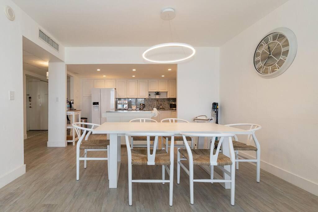 Stunning & Spacious Resort-Style Condo Across From Beach! Miami Beach Exterior photo