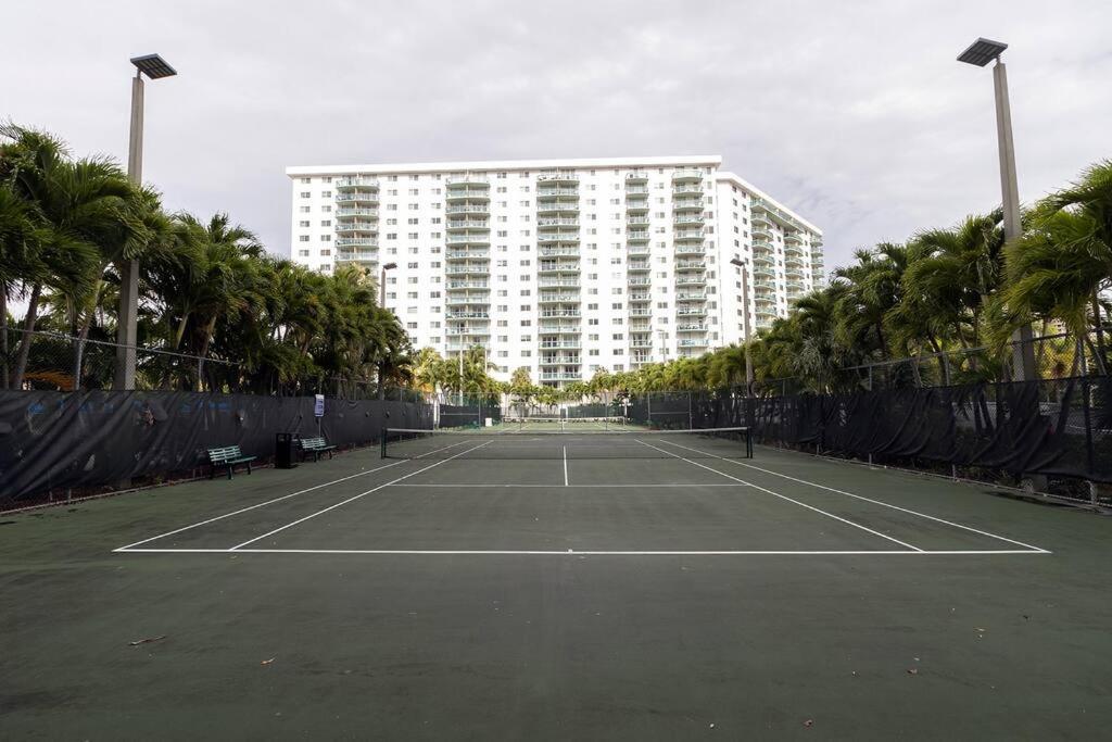 Stunning & Spacious Resort-Style Condo Across From Beach! Miami Beach Exterior photo